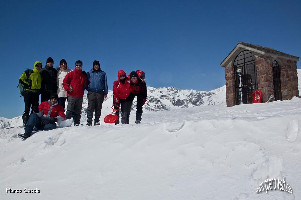 35_Foto di gruppo alla Madonnina.jpg